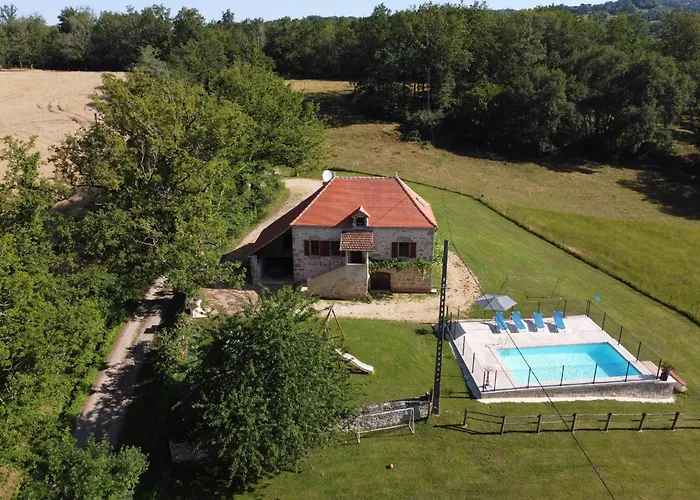 In Stunning Location 度假居 *